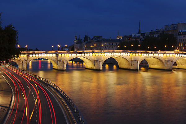 포토 JPG 해외이미지 건축양식 풍경 사람없음 야외 건물 빛 마을 프랑스 야간 파리_프랑스 센강 퐁네프 해외202004 해외포토 자연요소 건축물 건축 유럽 강 다리_건축물 파일형식 이미지허브