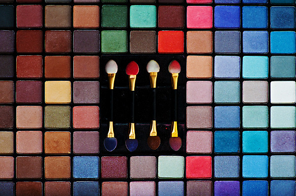 포토 JPG 해외이미지 직업 여자 얼굴 장신구 그림자 사람없음 빨간색 초록색 파란색 빛 세트 컬러풀 갈색 유행 페인트 화장품 공구 붓 팔레트 고급 어플리케이션 가루 수집 피부관리 예술가 아이섀도 강렬 해외202004 해외포토 컬러 컨셉 사람 신체부위 뷰티 도구 파일형식 이미지허브