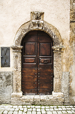 포토 JPG 해외이미지 외관 유럽 벽 건축양식 출입구 주택 사람없음 야외 건물 목재 문 이탈리아 수확 입장 묘사 아치 대문 옛날 스타일 해외202004 해외포토 나무 건축물 건축 나라 농업 재료 파일형식 이미지허브