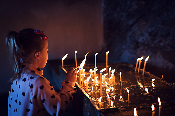 포토 JPG 해외이미지 백인 여자 감정 기독교 문화 불교 건축양식 불 한명 성당 교회 믿음 어둠 희망 방 할로윈 천주교 슬픔 기도 표현 사찰 문학 소원 수도원 기념물 연소 신앙심 제단 존경 해외202004 해외포토 자연요소 서양인 1 건축 종교 종교건축 사람 건물 파일형식 이미지허브