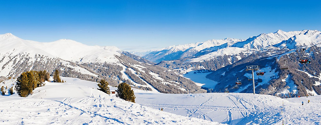 포토 JPG 해외이미지 계절 유럽 스포츠 여행 백그라운드 겨울 모션 자연 하늘 휴가 스키 휴식 산 파노라마 사람 풍경 경사 사람없음 야외 파란색 태양 평화 냉동 추위 스노우보드 오스트리아 정상 12월 언덕 휴양지 알프스 스키선수 암초 선로 절정 눈내림 해외202004 해외포토 자연요소 나라 컬러 컨셉 겨울스포츠 운동선수 눈_날씨 촬영기법 장소 보드_스포츠 날짜 생태계 파일형식 이미지허브