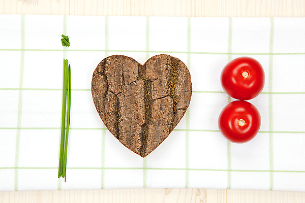 포토 JPG 해외이미지 스튜디오촬영 음식 컨셉 농업 토마토 채소 자연 고추 아이디어 건강 사랑 사람없음 목재 식사 하트 신선 아침식사 허브 유기농 건강식 내추럴 해외202004 해외포토 모양 나무 식물 웰빙 감정 산업 재료 실내 생태계 파일형식 이미지허브