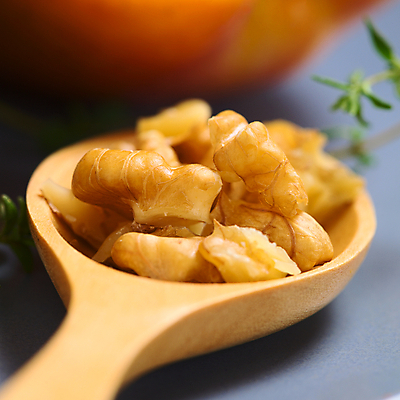 포토 JPG 해외이미지 음식 과일 재료 건강 씨앗 사람없음 목재 숟가락 견과류 신선 날것 호두 해외202004 해외포토 나무 식물 수저 파일형식 이미지허브