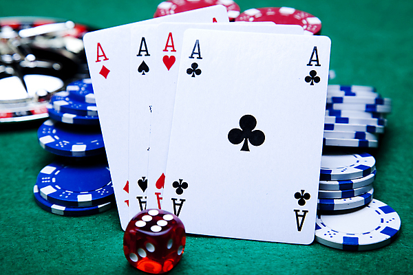 포토 JPG 해외이미지 실내 사람없음 트럼프 포커칩 도박 카지노 주사위 겜블 초록배경 해외202004 해외포토 백그라운드 내부 초록색 놀이용품 포커 파일형식 이미지허브