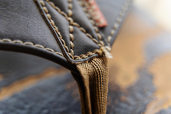 포토 JPG 해외이미지 디자인 옷 백그라운드 신발 노동자 기술 사람없음 갈색 유행 검은색 흰색 업무 클래식 우아함 수리 제조 샌들 바느질 가죽 서비스 흰배경 만들기 기어 수공예 넘어짐 양발 조작 핸드메이드 스타일 해외202004 해외포토 직업 컬러 컨셉 모션 작업 공예 파일형식 이미지허브