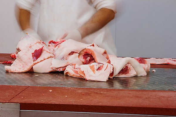 포토 JPG 해외이미지 직업 산업 음식 재료 육류 돼지고기 스테이크 사람없음 빨간색 상점 주방 소고기 작업실 시장 칼 자르기 날것 슈퍼마켓 등심 정육점 해외202004 해외포토 컬러 식재료 모션 서양음식 파일형식 이미지허브