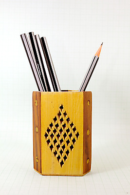 포토 JPG 해외이미지 디자인 교육 종이 백그라운드 캘리그라피 부분 학교 그래프 미술 서기 사람없음 목재 세로 상자 컬러풀 사무실 연필 바구니 장비 흰색 은색 가득함 오브젝트 주기 지우개 고무 고립 보유 튕기기 해외202004 해외포토 나무 컬러 비즈니스 재료 모션 문화예술 학용품 필기구 파일형식 이미지허브