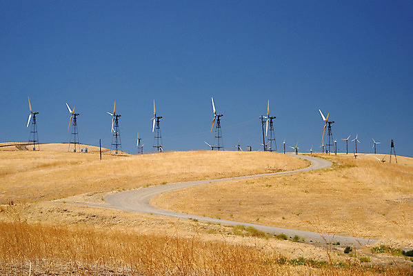 포토 JPG 해외이미지 식물 산업 밭 자연 하늘 바람 건조 풍경 사람없음 파란색 농장 노란색 환경 탑 힘 재활용 풍차 발전기 에너지 흰색 황금 언덕 프로펠러 세대 유지 방앗간 공급 해외202004 해외포토 자연요소 건축물 컬러 농업 날씨 발전소 친환경 생태계 파일형식 이미지허브