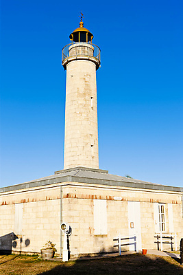 포토 JPG 해외이미지 외관 유럽 여행 건축양식 등대 사람없음 야외 건물 프랑스 깃발 세계여행 심볼 네비게이션 서유럽 오리엔테이션 해외202004 해외포토 건축물 건축 나라 세계 파일형식 이미지허브