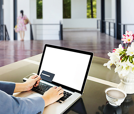 포토 JPG 해외이미지 직업 손 커피 인터넷 주택 한명 사람 노트북 쇼핑 컴퓨터 사무실 공책 작업 신용카드 매끈함 속도 전자 온라인 예약 편리함 쉬운 인출 해외202004 해외포토 1 음료 컨셉 비즈니스 문구용품 건물 신체부위 금융 전자제품 감각 파일형식 이미지허브