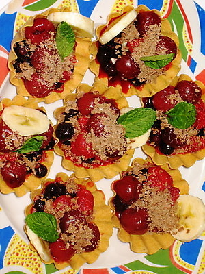 포토 JPG 해외이미지 그릇 접시 열매 조각 잎 과일 딸기 서브 사람없음 빨간색 초록색 케이크 보라색 희망 사막 대접 고명 발표 우아함 맛 굽기 칼로리 숙성 타르트 해외202004 해외포토 식물 식기 감정 빵 컬러 컨셉 디저트 구이 파이_빵 파일형식 이미지허브