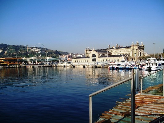 포토 JPG 해외이미지 공원 바다 올림픽 요트 건축양식 하늘 사람없음 물 파란색 항구 언덕 박물관 포트 바르셀로나 해외202004 해외포토 자연요소 공공시설 건축 스포츠 컬러 배_교통 교통시설 스페인 파일형식 이미지허브