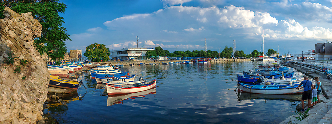 포토 JPG 해외이미지 유럽 바다 섬 여행 요트 건축양식 호텔 휴가 파노라마 풍경 사람없음 야외 여름 항구 골동품 도시 역사 재산 박물관 휴양지 구시가지 불가리아 해외202004 해외포토 계절 건축 나라 배_교통 교통시설 숙소 촬영기법 금융 장소 파일형식 남유럽 이미지허브