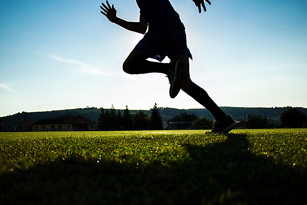 포토 JPG 해외이미지 라이프스타일 남자 실루엣 스포츠 모션 발 하늘 건강 사람 사람없음 야외 달리기 운동 태양 일출 에너지 연습 속도 마라톤 달리기선수 운동가 혼자 해외202004 해외포토 자연요소 촬영기법 경기 생활 신체부위 노을 육상스포츠 육상선수 파일형식 이미지허브