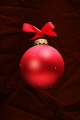 포토 JPG 해외이미지 전통 계절 리본 백그라운드 크리스마스 겨울 공 휴가 새로움 사람없음 장식 빨간색 빛 검은색 축제 장식볼 연도 활 카피스페이스 해외202004 해외포토 기념일 컬러 컨셉 공백 파일형식 이미지허브