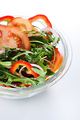 포토 JPG 해외이미지 접시 음식 조각 잎 다이어트 토마토 채소 재료 유리 양파 건강 요리 사람없음 빨간색 초록색 빛 식당 식사 저녁식사 샐러드 흰색 신선 투명 사발 맛 상추 먹기 허브 유기농 날것 레시피 후추 내추럴 점심식사 고립 루꼴라 채식주의자 해외202004 해외포토 식물 식기 웰빙 컬러 컨셉 모션 재질 상점 사기그릇 향신료 채식 파일형식 이미지허브