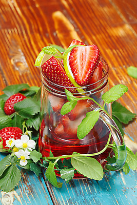 포토 JPG 해외이미지 식물 열매 음료 백그라운드 잎 과일 자연 유리 딸기 아침 따뜻함 건강 사람없음 컵 빨간색 초록색 물 여름 컬러풀 얼음 기쁨 머그컵 추위 신선 뜨거움 투명 차 달콤 맛 아침식사 약초 민트 허브 상쾌 부드러움 향 고립 그리너리 해외202004 해외포토 주간 자연요소 식기 계절 감정 컬러 컨셉 재질 식사 풀_식물 감각 생태계 파일형식 트랜드컬러 이미지허브