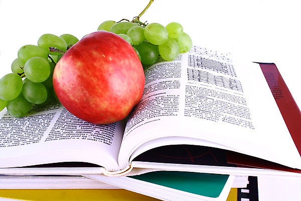 포토 JPG 해외이미지 교육 생각 과일 졸업 학교 상상 성공 사람없음 책 독서 연필 가르침 목표 사과 오솔길 성적 문학 고립 압력 해외202004 해외포토 길 컨셉 학용품 필기구 파일형식 이미지허브