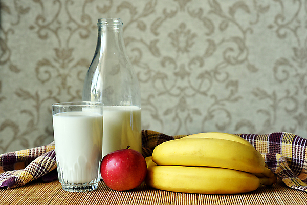 포토 JPG 해외이미지 음료 음식 백그라운드 다이어트 과일 유리 탁자 디저트 바나나 건강 사람없음 목재 빨간색 수건 우유 흰색 신선 칵테일 달콤 맛 아침식사 사과 시원함 유기농 쉐이크 내추럴 떨림 단백질 해외202004 해외포토 나무 웰빙 컬러 가구 컨셉 재료 모션 재질 유제품 주류 위생용품 식사 영양소 파일형식 이미지허브