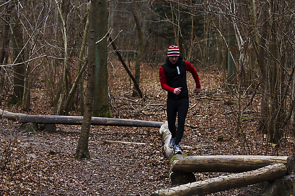 포토 JPG 해외이미지 나무 백인 웰빙 공원 남자 스포츠 포즈 건강 덴마크 한명 야외 목재 빨간색 달리기 조깅 운동 검은색 힘 숲 근육질 노력 건너기 여자한명만 해외202004 해외포토 서양인 식물 1 공공시설 컬러 재료 모션 근육 북유럽 사람 몸매 여자만 파일형식 이미지허브