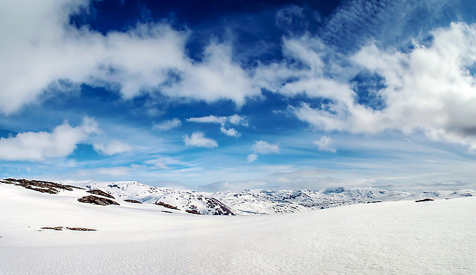 포토 JPG 해외이미지 구름 여행 겨울 자연 휴가 휴식 산 파노라마 노르웨이 풍경 경사 사람없음 야외 파란색 빛 햇빛 평화 맑음 얼음 추위 흰색 황무지 고독 정상 고도 언덕 산등성이 빙하 서리 장면 지역 북쪽 눈내림 수평선 해외202004 해외포토 자연요소 계절 감정 유럽 컬러 컨셉 날씨 눈_날씨 촬영기법 태양 방향 생태계 파일형식 이미지허브
