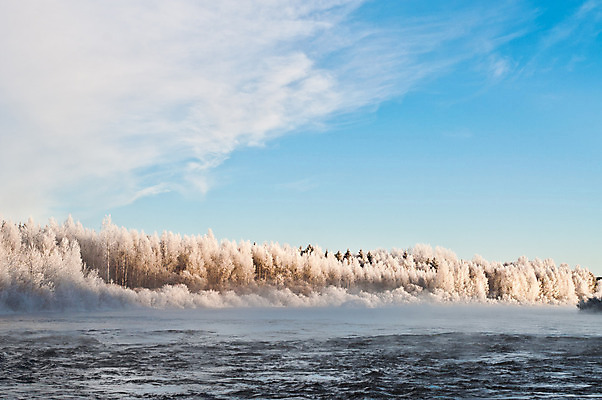 포토 JPG 해외이미지 나무 구름 백그라운드 겨울 자연 하늘 핀란드 풍경 사람없음 물 파란색 강 햇빛 환경 추위 달력 황무지 숲 북극 북쪽 스칸디나비아 해외202004 해외포토 자연요소 식물 계절 컬러 북유럽 태양 극지방 방향 생태계 파일형식 이미지허브