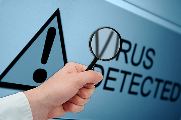 포토 JPG 해외이미지 손 인터넷 유리 돋보기 경고 안전 사람없음 파란색 컴퓨터 스크린 모니터 웹 탐험 바이러스 수리 확대 위험 자르기 위협 서비스 검색 보안 감염 방패 문제 탐정 해킹 해커 경보 백신 불법복제 스팸 오류 가상 해외202004 해외포토 컬러 컨셉 의학 모션 재질 신체부위 전자제품 범죄 파일형식 이미지허브