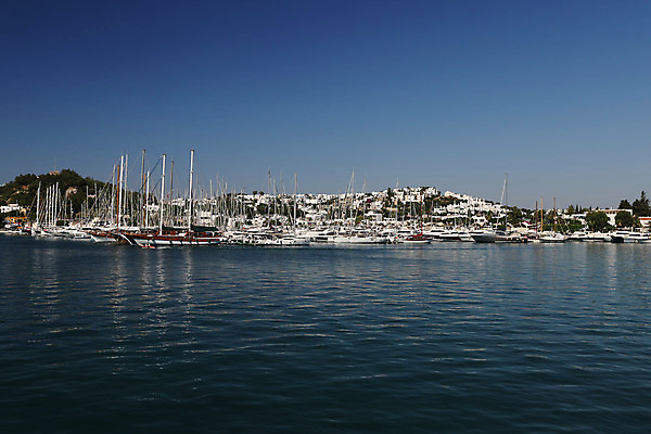 포토 JPG 해외이미지 바다 여행 요트 휴가 항해 사람없음 물 여름 파란색 항구 흰색 만 보트 지중해 포트 칠면조 두더지 터키석 해외202004 튀르키예 해외포토 자연요소 계절 아시아 컬러 배_교통 교통시설 조류 보석 파일형식 이미지허브