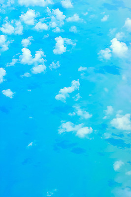 포토 JPG 해외이미지 구름 여행 백그라운드 창문 교통시설 자연 하늘 날씨 휴가 비행기 프레임 안테나 그림자 사람없음 파란색 빛 컬러풀 태양 평화 우주 흰색 분위기 그늘 즐거움 항공 코스모스 부드러움 제트기 천국 솜털 대패 몽환 수평선 해외202004 해외포토 자연요소 꽃 감정 컬러 교통 컨셉 통신 항공교통 대중교통 감각 시설 생태계 파일형식 이미지허브