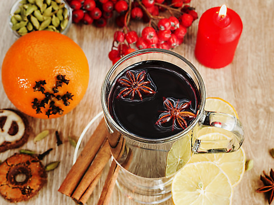 포토 JPG 해외이미지 크리스마스 과일 잔 실내 사람없음 칵테일 달콤 시나몬스틱 뱅쇼 해외202004 팔각회향 해외포토 식기 기념일 주류 내부 와인 맛 향신료 시나몬 파일형식 이미지허브