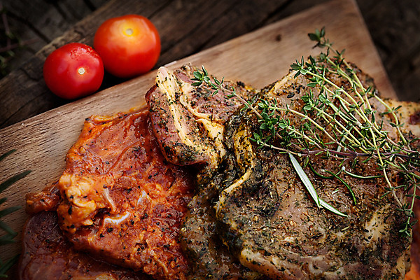 포토 JPG 해외이미지 음식 조각 백그라운드 다이어트 토마토 재료 근육 건강 육류 돼지고기 스테이크 요리 비프스테이크 사람없음 목재 빨간색 주방 식사 저녁식사 소고기 흰색 신선 그릴 상추 바비큐 자르기 굽기 허브 허리 향신료 준비 유기농 날것 후추 로즈메리 내추럴 단백질 등심 생식 송아지고기 절임 해외202004 해외포토 나무 식물 웰빙 컬러 채소 식재료 모션 주방용품 서양음식 신체부위 구이 영양소 향미료 파일형식 이미지허브