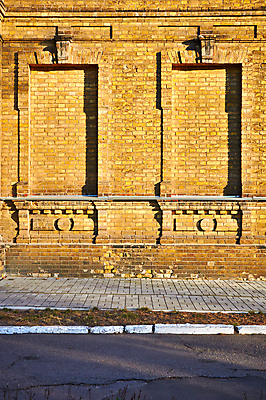 포토 JPG 해외이미지 디자인 외관 선 벽 조각 백그라운드 패턴 창문 표면 날씨 벽돌 사람없음 야외 건물 갈색 힘 블록 거친 그늘 묘사 질감 시멘트 장면 벽돌담 비네팅 고체 그런지 옛날 해외202004 해외포토 건축물 컬러 무늬 촬영기법 담장 파일형식 이미지허브
