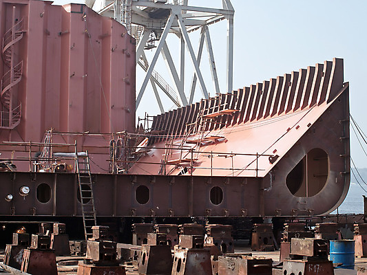 포토 JPG 해외이미지 산업 바다 바닥 사람없음 옆모습 항구 기중기 함선 용접 철강 해외202004 해외포토 뷰포인트 배_교통 교통시설 중장비 파일형식 이미지허브