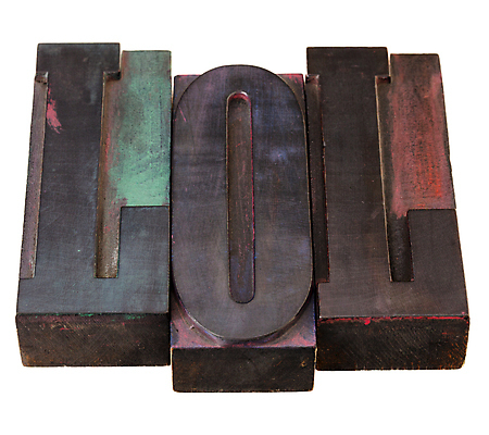 포토 JPG 해외이미지 영어 실내 웃음 사람없음 목재 블록 흰배경 약어 활자 해외202004 해외포토 나무 문자 백그라운드 재료 표정 내부 흰색 활자판 파일형식 이미지허브