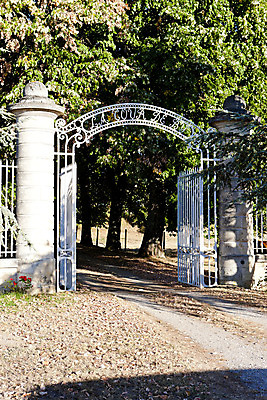 포토 JPG 해외이미지 외관 유럽 건축양식 사람없음 야외 프랑스 대문 포도밭 서유럽 해외202004 해외포토 건축 나라 밭 문 파일형식 이미지허브