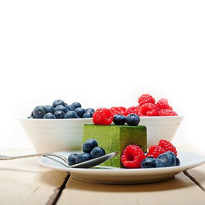 포토 JPG 해외이미지 디저트 실내 사람없음 블루베리 산딸기 무스케이크 녹차맛 해외202004 해외포토 음식 과일 내부 케이크 맛 녹차 파일형식 이미지허브