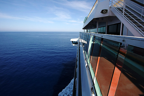 포토 JPG 해외이미지 전통 문화 바다 여행 비즈니스 부분 교실 하늘 휴가 휴식 항해 사람없음 야외 가로 물 여름 파란색 활발 장비 신혼여행 흰색 만 고급 큼 크루즈 활 함선 승객 단절 해외202004 해외포토 자연요소 계절 교육 컬러 결혼 컨셉 배_교통 학교 크기 파일형식 이미지허브