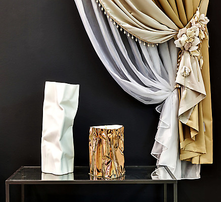 포토 JPG 해외이미지 디자인 꽃 백그라운드 컨셉 2 유리 탁자 실내 매달리기 미술 서기 사람없음 장식 꽃병 흰색 직물 커튼 오픈 황금 고급 우아함 실크 전시회 보여주기 고립 구김 스타일 방식 해외202004 해외포토 식물 컬러 가구 모션 재질 문화예술 내부 전시 파일형식 이미지허브