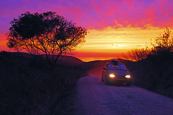 포토 JPG 해외이미지 공원 도로 모래 파도 바다 교통시설 자동차 자연 사람없음 야외 물 일몰 포르투갈 흙길 해외202004 해외포토 자연요소 공공시설 유럽 길 육상교통 교통 노을 흙 시설 생태계 파일형식 이미지허브