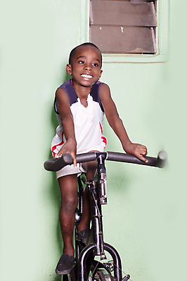 포토 JPG 해외이미지 남자 어린이 스포츠 신체 건강 한명 사람 소년 10대 운동복 체육관 바디케어 해외202004 해외포토 1 옷 청소년 파일형식 이미지허브