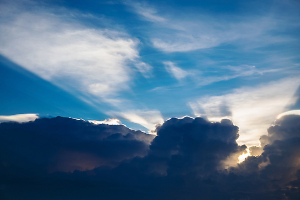 포토 JPG 해외이미지 구름 백그라운드 자연 벽지 하늘 성공 날씨 풍경 사람없음 파란색 빛 태양 평화 우주 광선 흰색 진짜 해외202004 해외포토 자연요소 컬러 컨셉 생태계 파일형식 이미지허브
