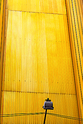 포토 JPG 해외이미지 아시아 선 벽 백그라운드 십자가 패턴 곡선 가로등 건축양식 태국 추상 벽돌 주택 그림자 사람없음 빛 노란색 금속 검은색 궁전 회색 흰색 도시 사찰 그리기 역사 황금 철 질감 방콕 각도 단계 빈털터리 미얀마 옛날 왜곡 절개 철강 콘크리트 해외202004 해외포토 공공시설 건축 나라 컬러 고건축 무늬 종교건축 모션 재질 건물 파일형식 이미지허브