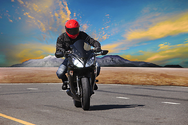 포토 JPG 해외이미지 라이프스타일 남자 도로 스포츠 여행 곡선 교통시설 자연 하늘 산 한명 안전 사람 풍경 성인 야외 선글라스 자전거 일몰 재킷 오토바이 시골 바퀴 승차 헬멧 아스팔트 가죽 땅 속도 타이어 모터 내추럴 라이더 바이킹 방법 해외202004 해외포토 1 안경 길 선 교통 모션 생활 노을 바이크 외투 보호장비 시설 생태계 파일형식 이미지허브