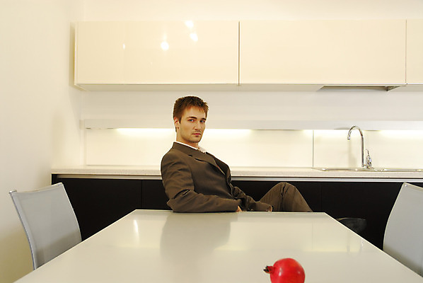 포토 JPG 해외이미지 라이프스타일 디자인 얼굴 벽 포즈 가구 의자 건축양식 베개 탁자 성공 추상 휴식 바닥 아파트 주택 실내 미술 한명 사람 정장 내부 장식 빛 유행 우주 주방 방 흰색 비즈니스맨 재산 고급 우아함 디자이너 석류 리빙 해외202004 해외포토 직업 1 옷 남자 건축 컬러 생활용품 컨셉 무늬 과일 비즈니스 침구 문화예술 건물 생활 신체부위 금융 직장인 파일형식 이미지허브