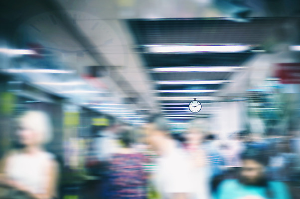 포토 JPG 해외이미지 남자 여행 백그라운드 비즈니스 교통시설 모션 추상 거리 실내 사람 성인 사람없음 금융 파란색 사무실 걷기 산책 도시 시간 비즈니스맨 비즈니스우먼 그룹 전철 역 군중 소프트포커스 속도 바쁨 승객 일반 블러 스타일 해외202004 해외포토 여자 육상교통 컬러 교통 무늬 휴식 대중교통 촬영기법 내부 경제 직장인 시설 파일형식 이미지허브