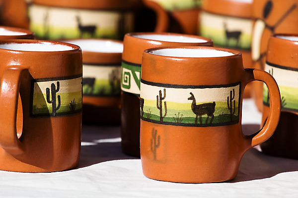 포토 JPG 해외이미지 전통 접시 디자인 문화 여행 백그라운드 패턴 선물 미술 동양인 사람없음 장식 컵 파란색 컬러풀 세일 상점 미국 수확 도자기 그리기 사발 시장 작음 찻주전자 이슬람교 수집 오브젝트 무역 기념품 점토 남쪽 백자 페루 핸드메이드 해외202004 튀르키예 해외포토 식기 산업 아시아 종교 컬러 북아메리카 무늬 농업 모션 주전자 문화예술 인종 사기그릇 남아메리카 크기 방향 파일형식 이미지허브