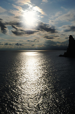 포토 JPG 해외이미지 구름 파도 바다 자연 조류 하늘 표면 아침 휴가 풍경 사람없음 야외 물 햇빛 일출 침묵 황혼 일몰 새벽 흐름 추위 안개 조약돌 바위 만 거친 액체 가장자리 매끈함 야간 신비 장면 폭풍 멀리 깊이 넘어짐 수평선 해외202004 해외포토 주간 자연요소 동물 컨셉 모션 날씨 태양 노을 소리 돌_바위 감각 둘레 생태계 파일형식 이미지허브