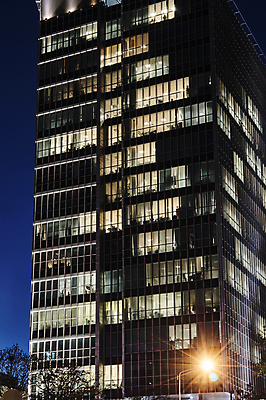 포토 JPG 해외이미지 유럽 건축양식 창문 유리 하늘 조명 직장 사람없음 건물 사무실 램프 도시 야간 폴란드 해외202004 해외포토 자연요소 건축물 건축 나라 회사 비즈니스 재질 파일형식 이미지허브