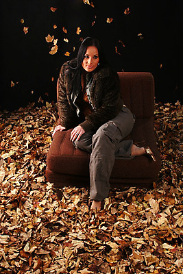 포토 JPG 해외이미지 나무 계절 여자 행복 얼굴 잎 오렌지 자연 3 한명 웃음 소녀 야외 컬러풀 갈색 노란색 머리 평화 귀여움 가을 숲 만족 내추럴 고립 해외202004 해외포토 식물 1 감정 어린이 컬러 컨셉 과일 표정 사람 신체부위 생태계 파일형식 이미지허브