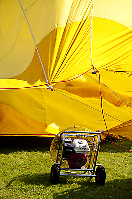 포토 JPG 해외이미지 주간 풍경 사람없음 야외 기계 열기구 설치 해외202004 해외포토 자연요소 항공교통 파일형식 이미지허브